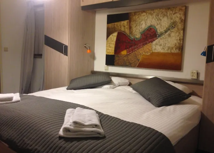 Отель Montagna Delmondo Валкенбург